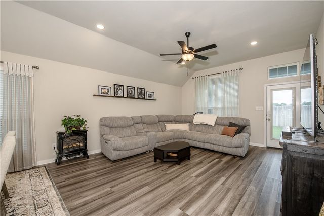 2078 Viva Road, Bryan, TX 77807