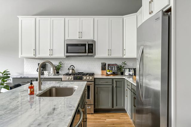 960 Youngs Ln, Nashville, TN 37207