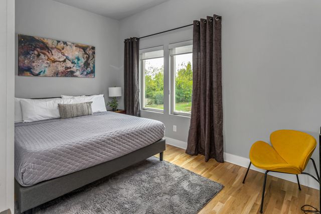 960 Youngs Ln, Nashville, TN 37207