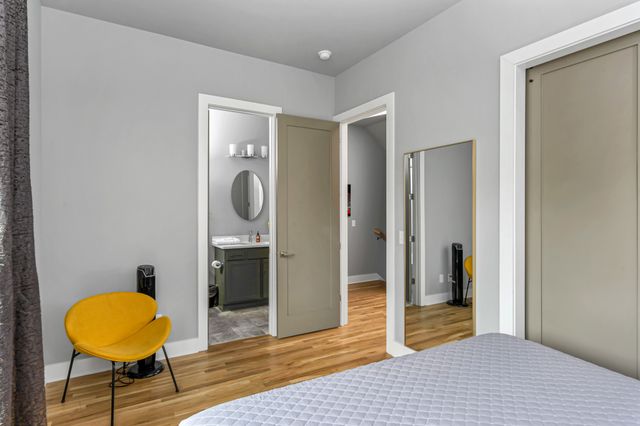 960 Youngs Ln, Nashville, TN 37207