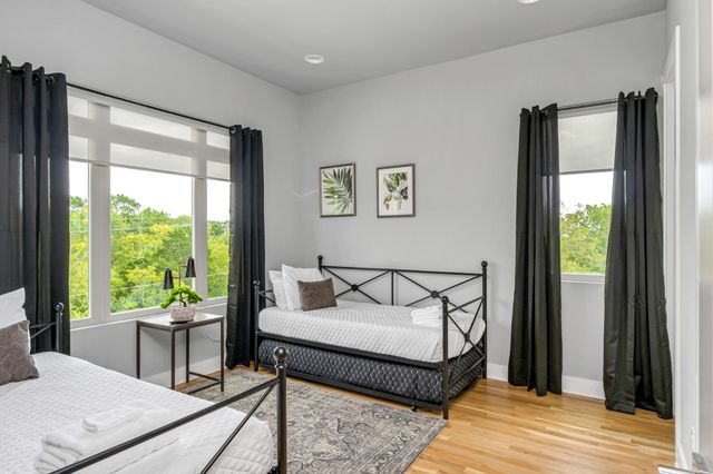 960 Youngs Ln, Nashville, TN 37207