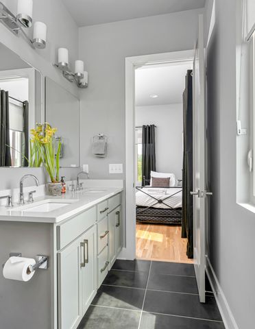 960 Youngs Ln, Nashville, TN 37207