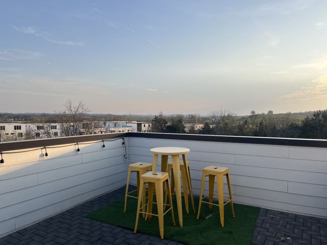 960 Youngs Ln, Nashville, TN 37207