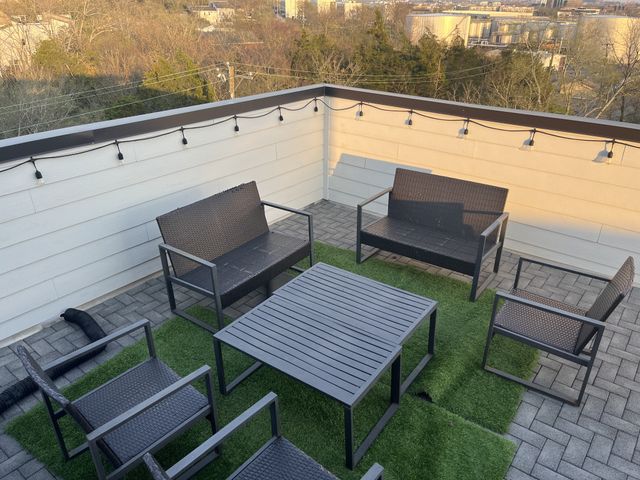 960 Youngs Ln, Nashville, TN 37207