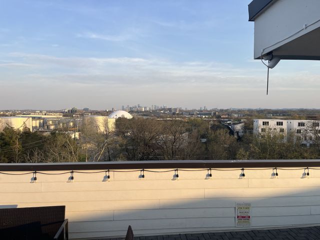 960 Youngs Ln, Nashville, TN 37207