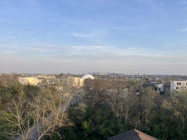 960 Youngs Ln, Nashville, TN 37207