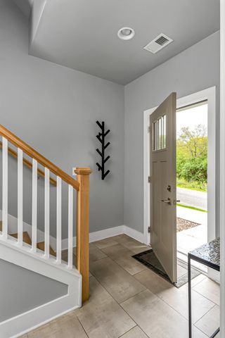 960 Youngs Ln, Nashville, TN 37207