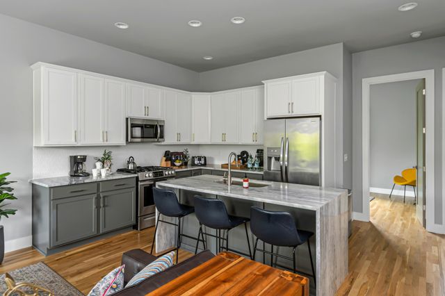 960 Youngs Ln, Nashville, TN 37207