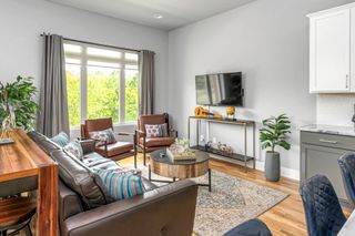 960 Youngs Ln, Nashville, TN 37207