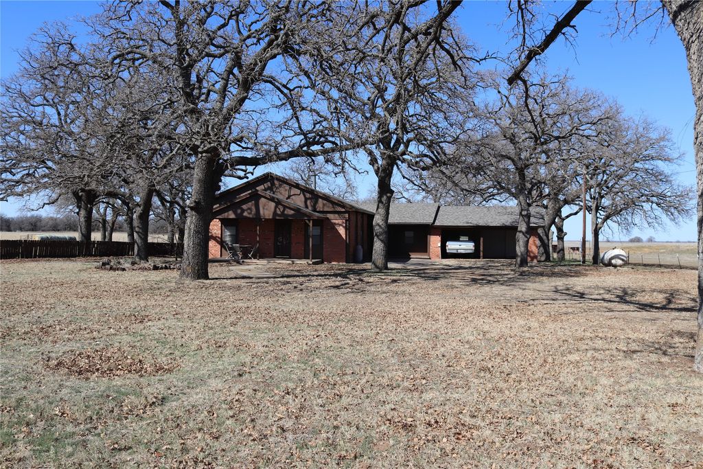 2553 Brixey Road, Henrietta, TX 76365