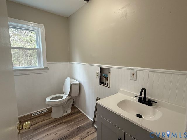 7945 Abilene Rd, Farmville, VA 23901