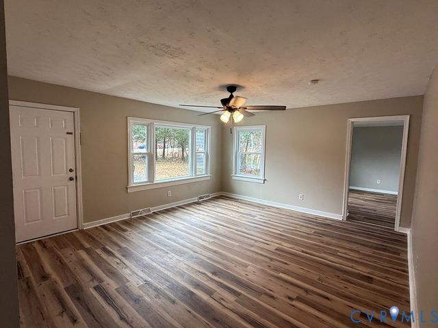 7945 Abilene Rd, Farmville, VA 23901