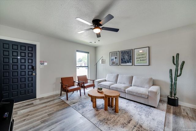 4806 Castle Brg, San Antonio, TX 78218