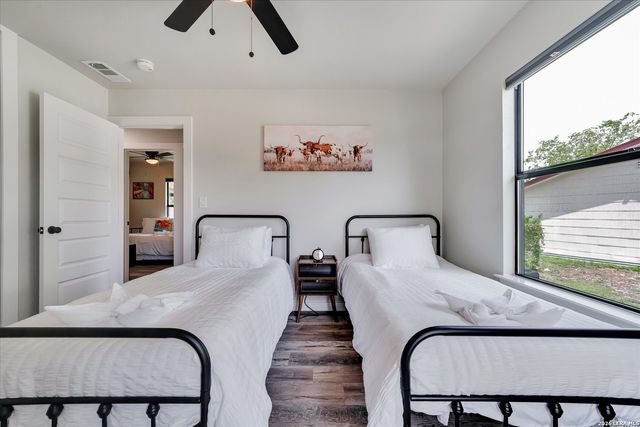 4806 Castle Brg, San Antonio, TX 78218