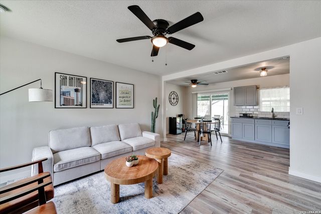 4806 Castle Brg, San Antonio, TX 78218
