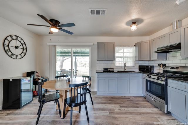 4806 Castle Brg, San Antonio, TX 78218