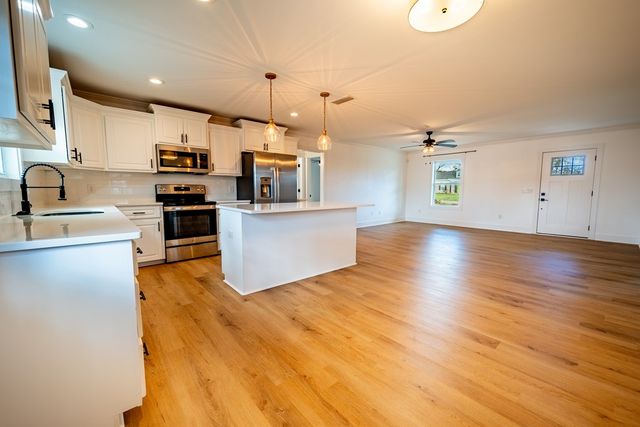 185 J Saunders Rd, Slocomb, AL 36375