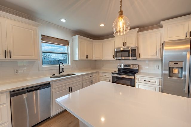 185 J Saunders Rd, Slocomb, AL 36375