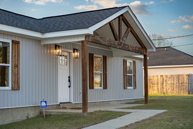 185 J Saunders Rd, Slocomb, AL 36375