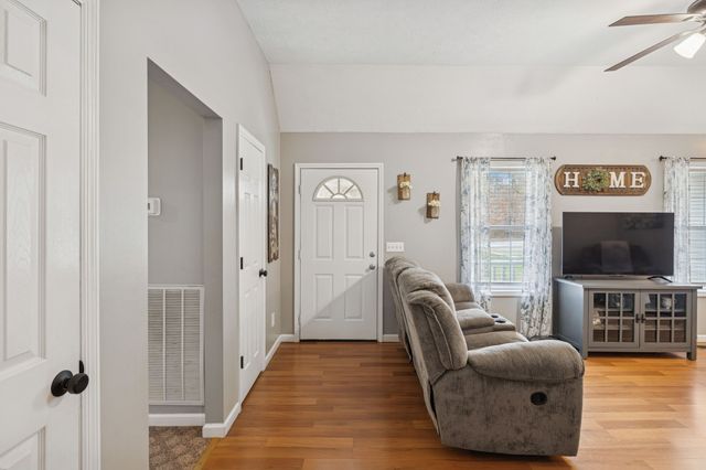 1904 Buffalo Rd, Hohenwald, TN 38462