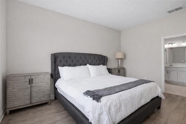 2879 MOSSHIRE CIRCLE, St Cloud, FL 34772