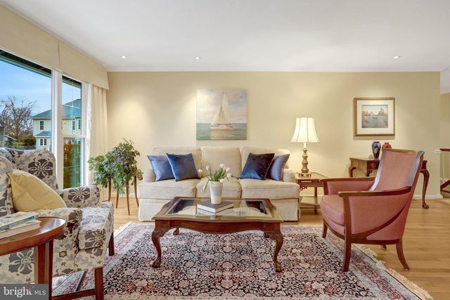 6804 CROSSMAN ST, Annandale, VA 22003