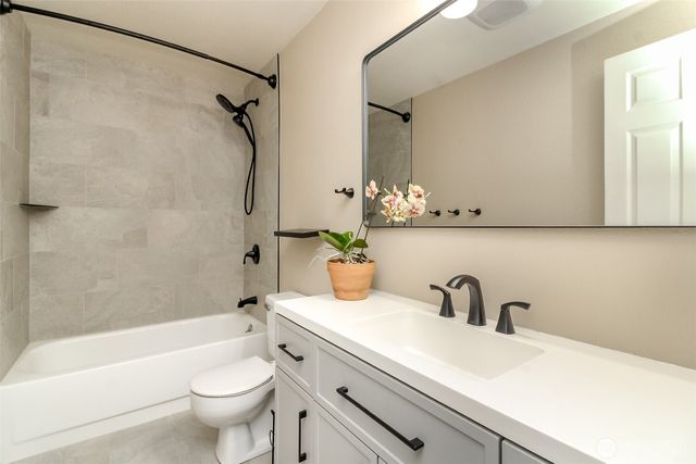 7308 N Skyview Lane #I-304, Tacoma, WA 98406