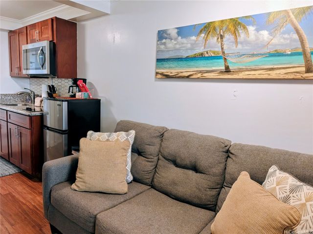 2425 Kuhio Avenue 405, Honolulu, HI 96815