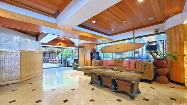 2425 Kuhio Avenue 405, Honolulu, HI 96815