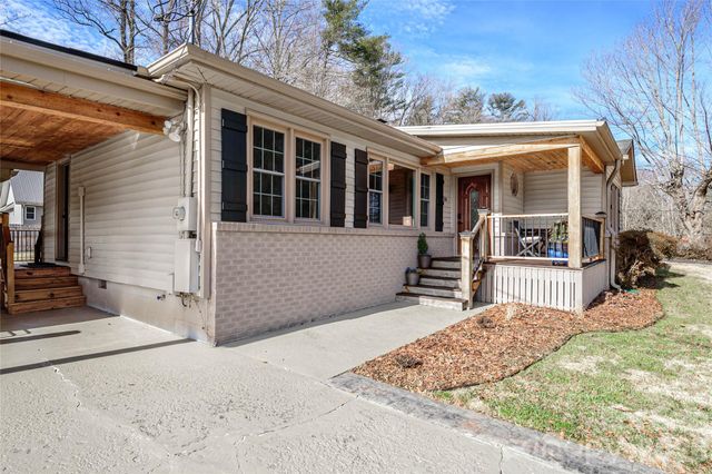 116 Thornbird Avenue, Hendersonville, NC 28792