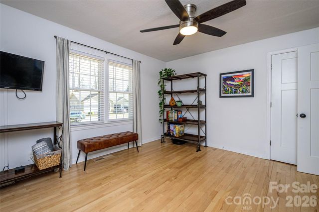 116 Thornbird Avenue, Hendersonville, NC 28792