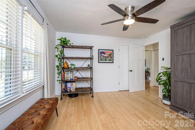 116 Thornbird Avenue, Hendersonville, NC 28792