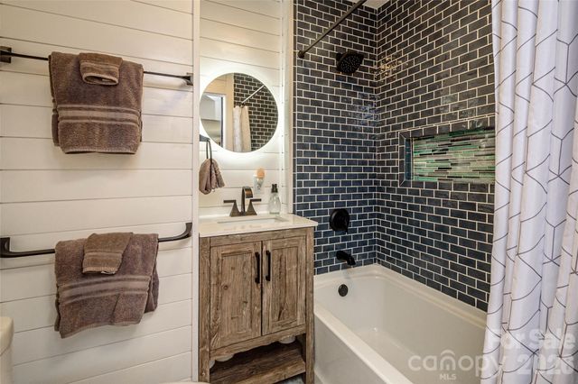 116 Thornbird Avenue, Hendersonville, NC 28792