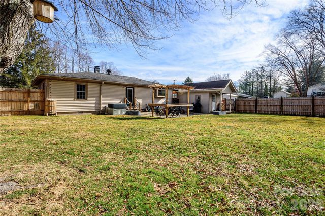 116 Thornbird Avenue, Hendersonville, NC 28792