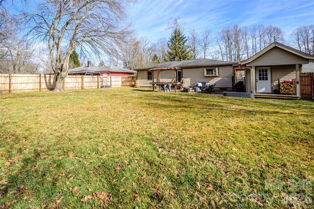 116 Thornbird Avenue, Hendersonville, NC 28792