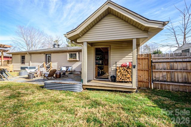 116 Thornbird Avenue, Hendersonville, NC 28792