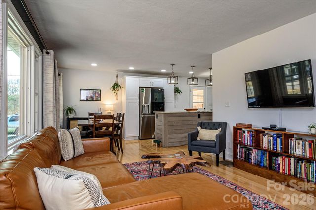 116 Thornbird Avenue, Hendersonville, NC 28792