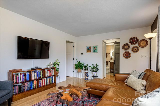 116 Thornbird Avenue, Hendersonville, NC 28792