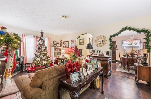 1279 Griswold St, Sharon, PA 16146