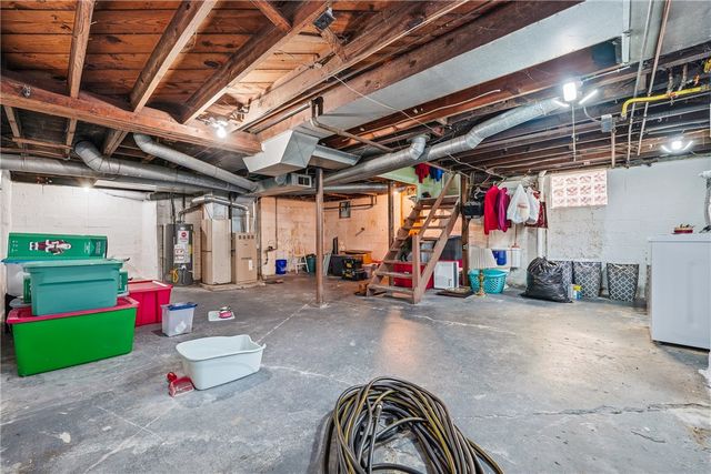 1279 Griswold St, Sharon, PA 16146