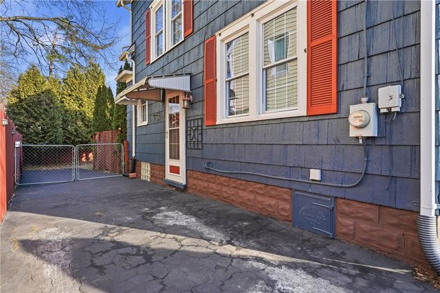 1279 Griswold St, Sharon, PA 16146