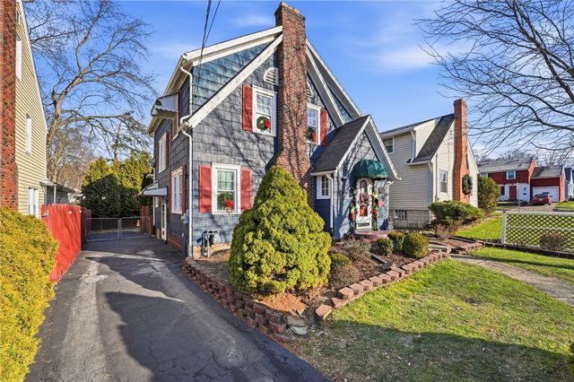 1279 Griswold St, Sharon, PA 16146