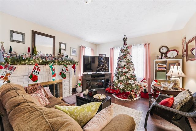 1279 Griswold St, Sharon, PA 16146