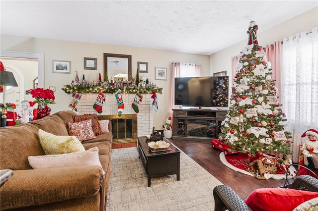 1279 Griswold St, Sharon, PA 16146