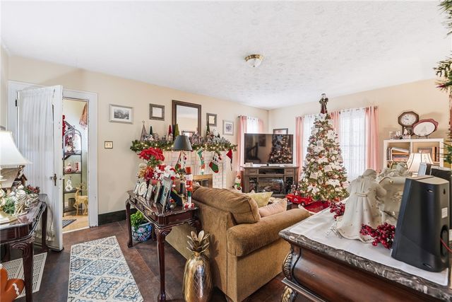 1279 Griswold St, Sharon, PA 16146