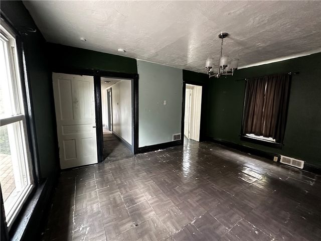 221 Friendship St, New Castle, PA 16101