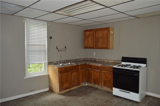 221 Friendship St, New Castle, PA 16101