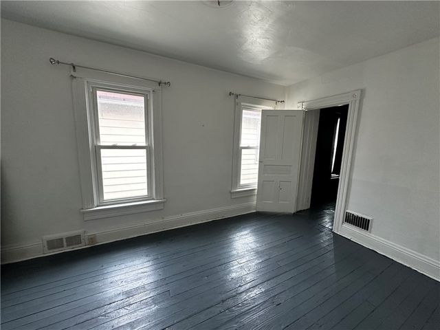 221 Friendship St, New Castle, PA 16101