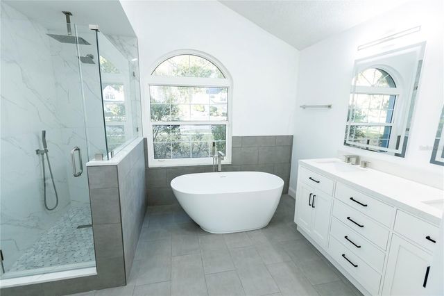 6112 SILVER OAKS DRIVE, Zephyrhills, FL 33542