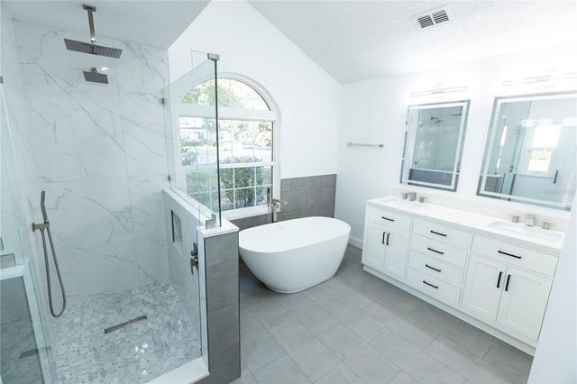 6112 SILVER OAKS DRIVE, Zephyrhills, FL 33542